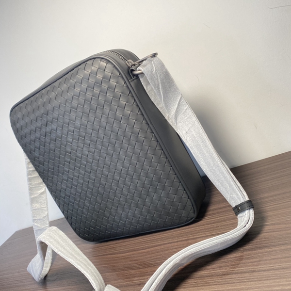 ボッテガヴェネタバッグ側面デザイン